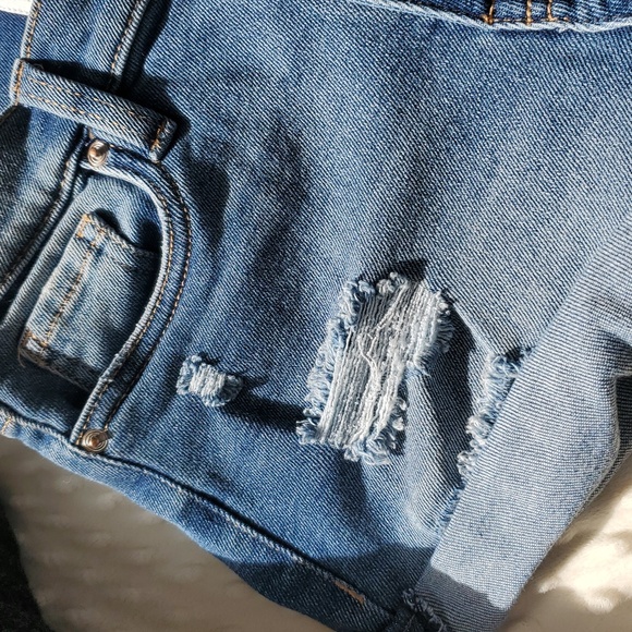 Celebrity Pink Re Generation Distressed Mindful Denim Mom Shorts 1/25 - Picture 7 of 12